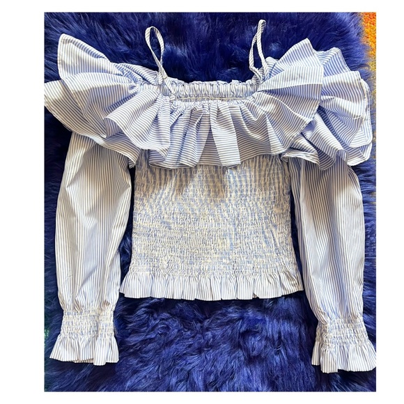 New! GRACIA Ruffled Cold Shoulder Shirred Top - Picture 4 of 7